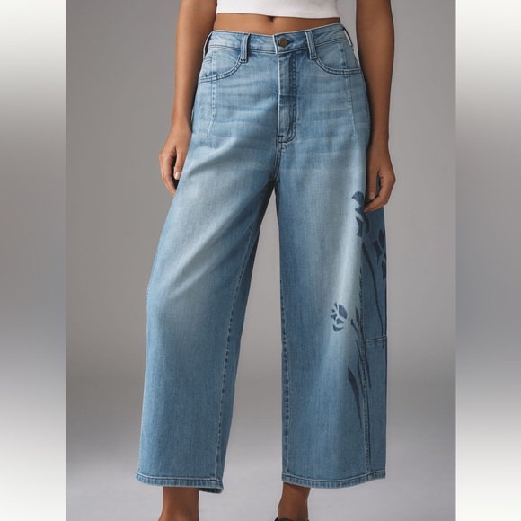 Pilcro Kenna Mid-Rise Heritage Barrel Jeans Icon Edition in Floral Resist Wash - Picture 2 of 15